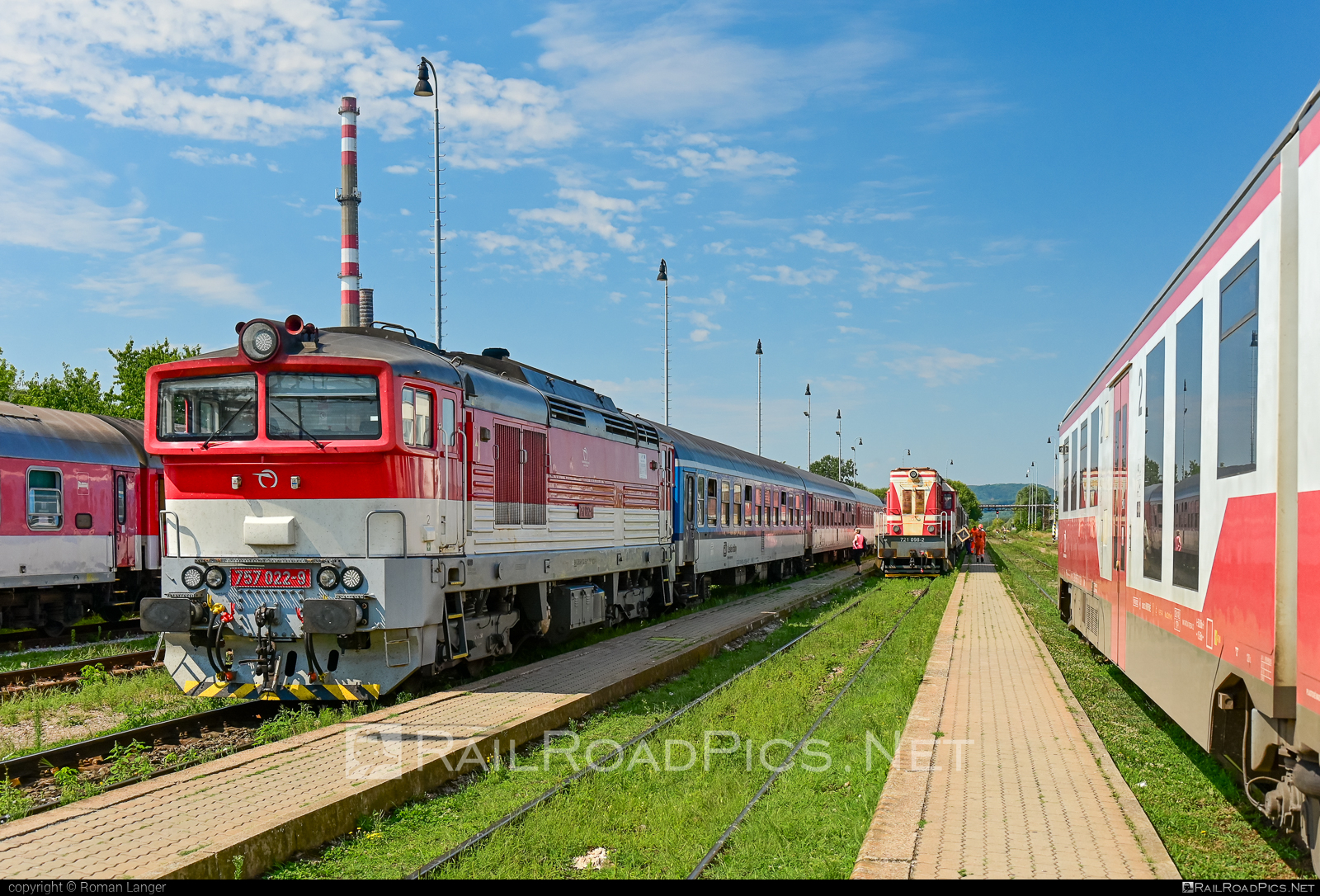 ŽOS Zvolen Class 757 - 757 022-9 operated by Železničná Spoločnost' Slovensko, a.s. #ZeleznicnaSpolocnostSlovensko #brejlovec #locomotiveclass757 #okuliarnik #zoszvolen #zssk