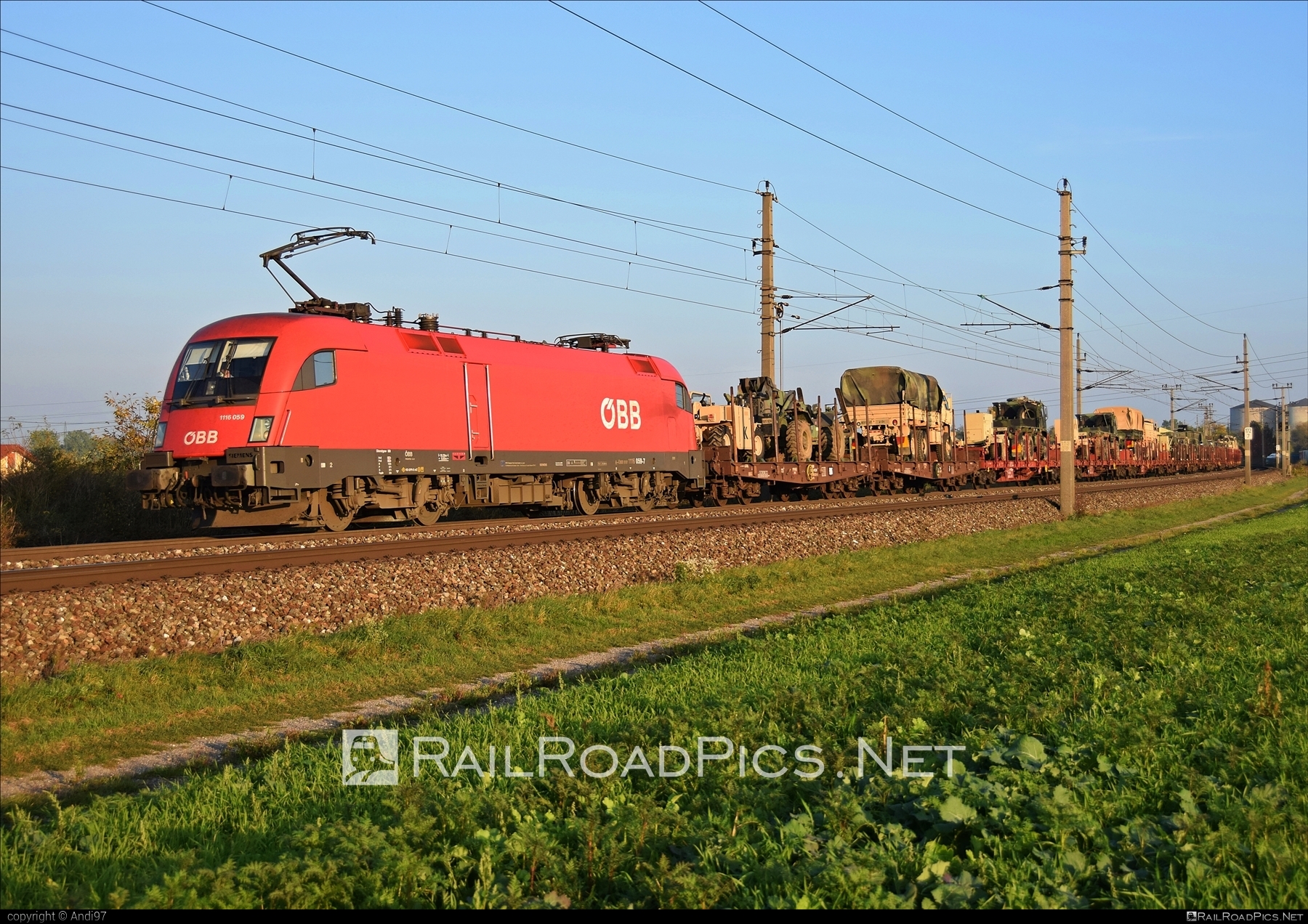 Siemens ES 64 U2 - 1116 059 operated by Rail Cargo Austria AG #es64 #es64u2 #eurosprinter #flatwagon #obb #osterreichischebundesbahnen #rcw #siemens #siemensEs64 #siemensEs64u2 #siemenstaurus #taurus #tauruslocomotive