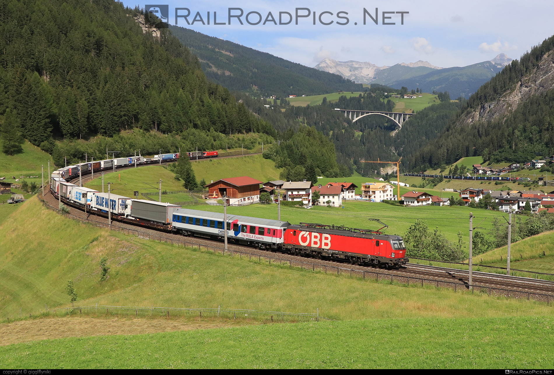 Siemens Vectron MS - 1293 083 operated by Rail Cargo Austria AG #flatwagon #obb #osterreichischebundesbahnen #rcw #siemens #siemensVectron #siemensVectronMS #truck #vectron #vectronMS