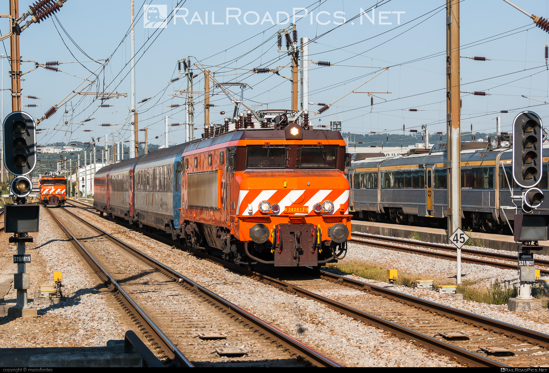 CP Class 2600 - 2612 operated by CP - Comboios de Portugal, E.P.E. #comboiosDePortugal #comboiosDePortugalEPE #cpClass2600 #nezCassee