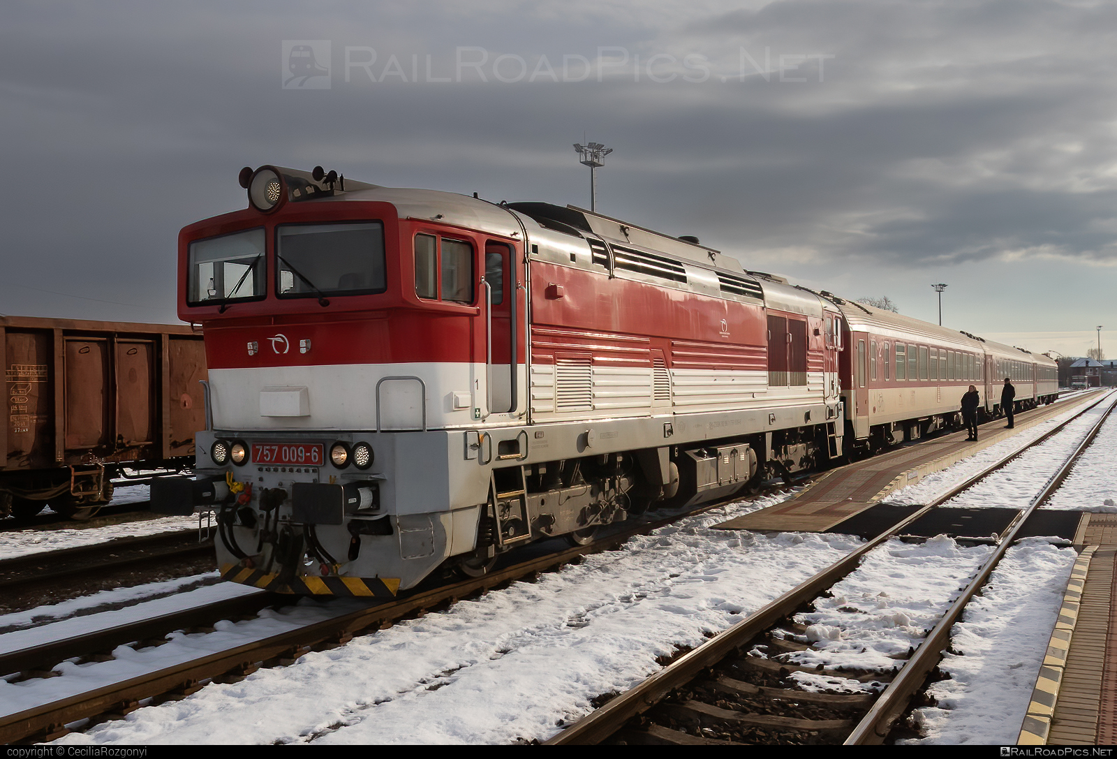 ŽOS Zvolen Class 757 - 757 009-6 operated by Železničná Spoločnost' Slovensko, a.s. #ZeleznicnaSpolocnostSlovensko #brejlovec #locomotiveclass757 #okuliarnik #zoszvolen #zssk