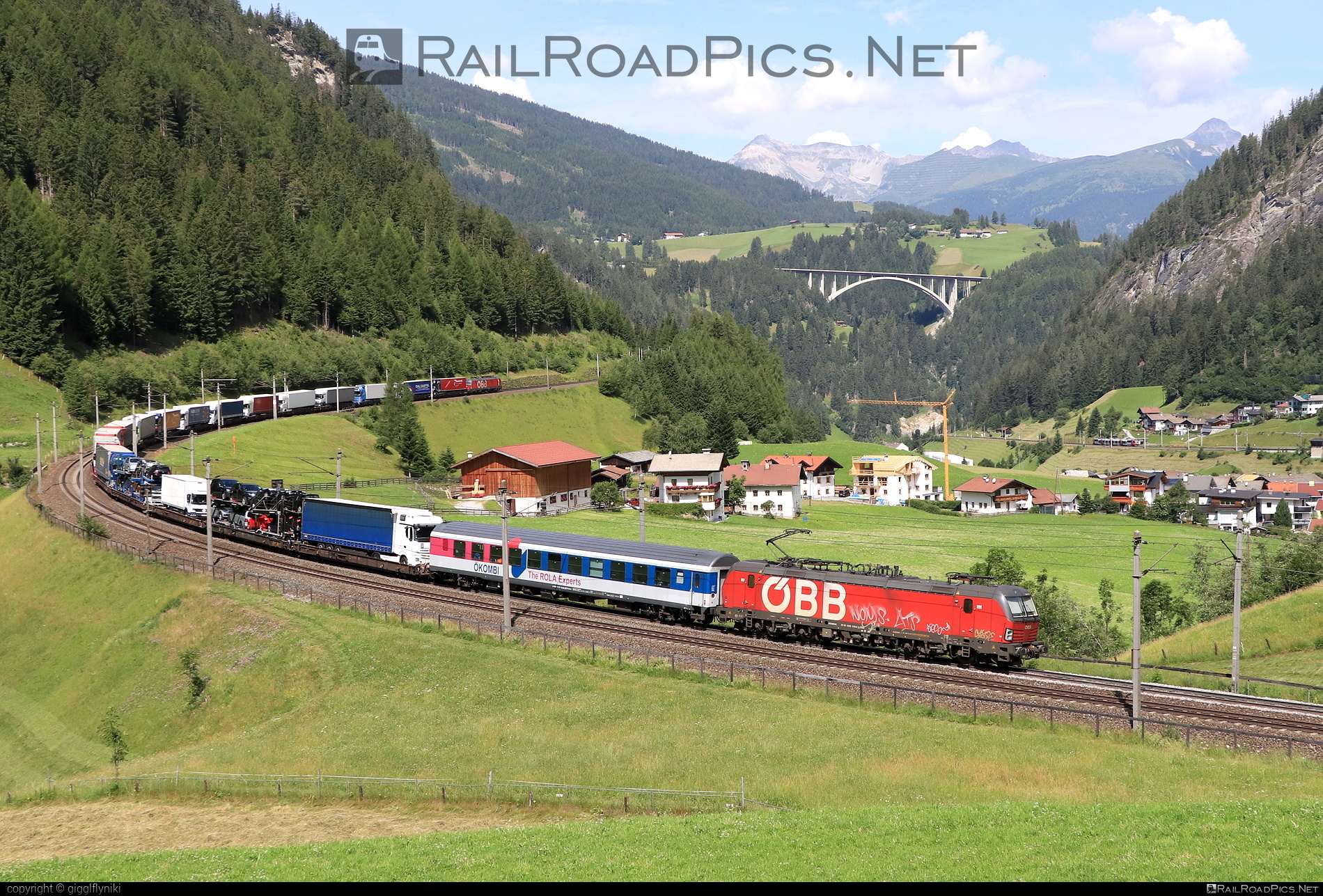 Siemens Vectron MS - 1293 019 operated by Rail Cargo Austria AG #flatwagon #obb #osterreichischebundesbahnen #rcw #siemens #siemensVectron #siemensVectronMS #truck #vectron #vectronMS