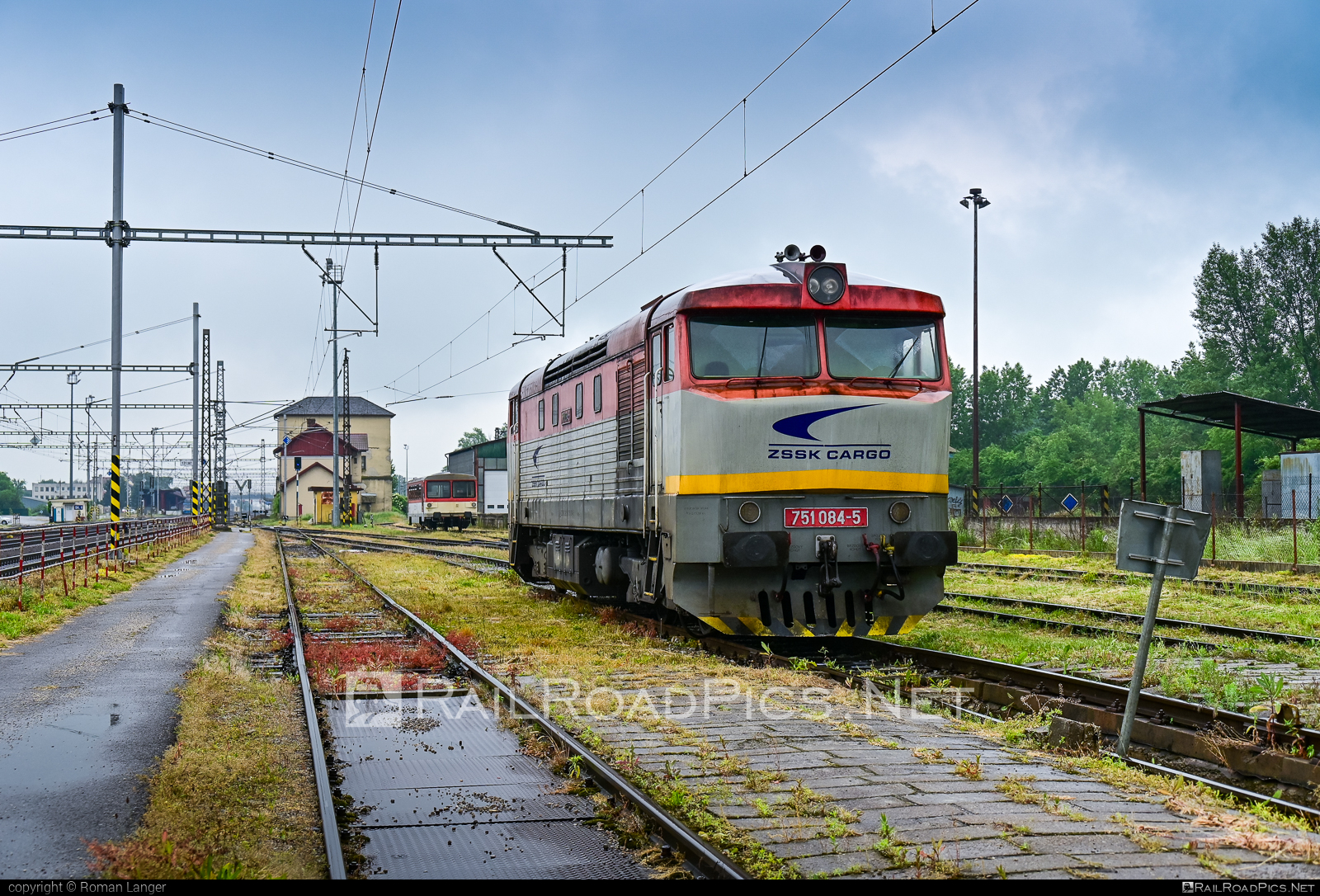 ČKD T 478.1 (751) - 751 084-5 operated by Železničná Spoločnost' Cargo Slovakia a.s. #ZeleznicnaSpolocnostCargoSlovakia #bardotka #ckd #ckd4781 #ckd751 #ckdt4781 #zamracena #zsskcargo