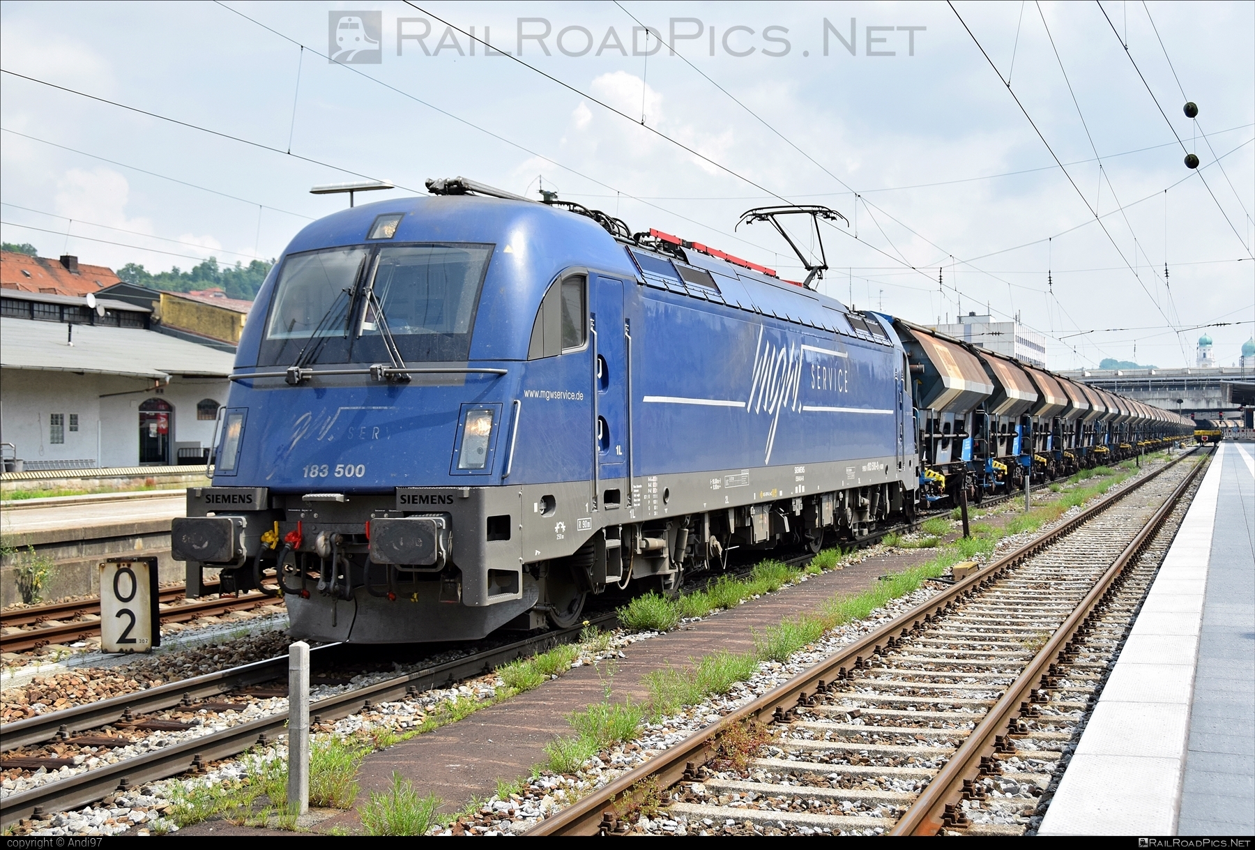 Siemens ES 64 U4 - 183 500 operated by Salzburger Eisenbahn Transportlogistik GmbH #SalzburgerEisenbahnTransportlogistik #SalzburgerEisenbahnTransportlogistikGmbH #duslo #es64 #es64u4 #eurosprinter #hopperwagon #mgw #mgwServiceGmbH #setg #siemens #siemensEs64 #siemensEs64u4 #siemenstaurus #taurus #tauruslocomotive