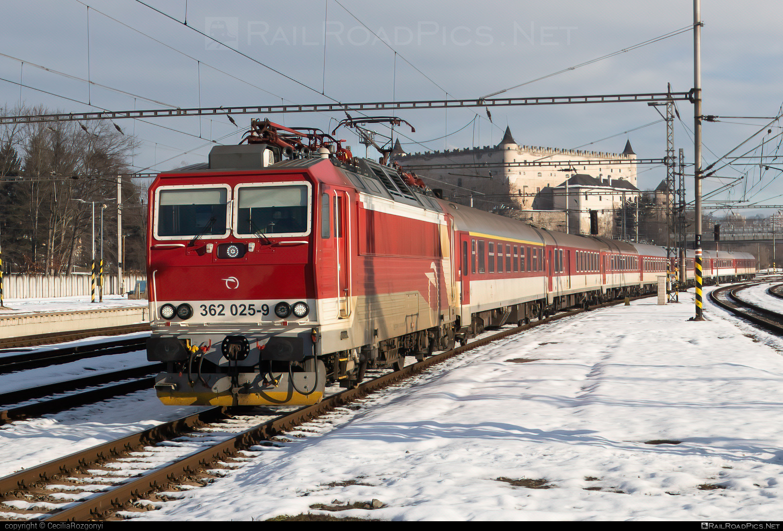 Škoda 69Er - 362 025-9 operated by Železničná Spoločnost' Slovensko, a.s. #ZeleznicnaSpolocnostSlovensko #eso #locomotive362 #rychleeso #skoda #skoda69er #zssk