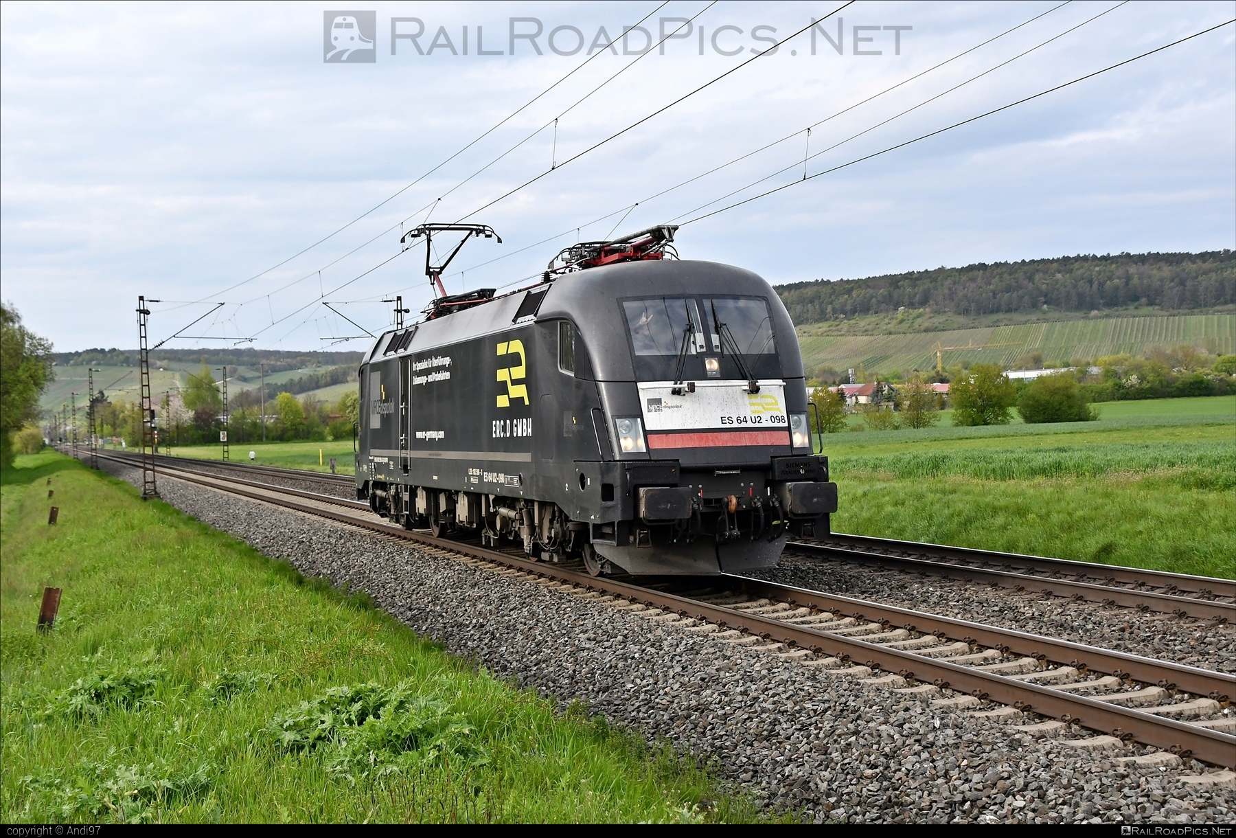 Siemens ES 64 U2 - 182 598 operated by European Railway Company Deutschland GmbH #dispolok #erc #es64 #es64u2 #eurosprinter #mitsuirailcapitaleurope #mitsuirailcapitaleuropegmbh #mrce #siemens #siemensEs64 #siemensEs64u2 #siemenstaurus #taurus #tauruslocomotive