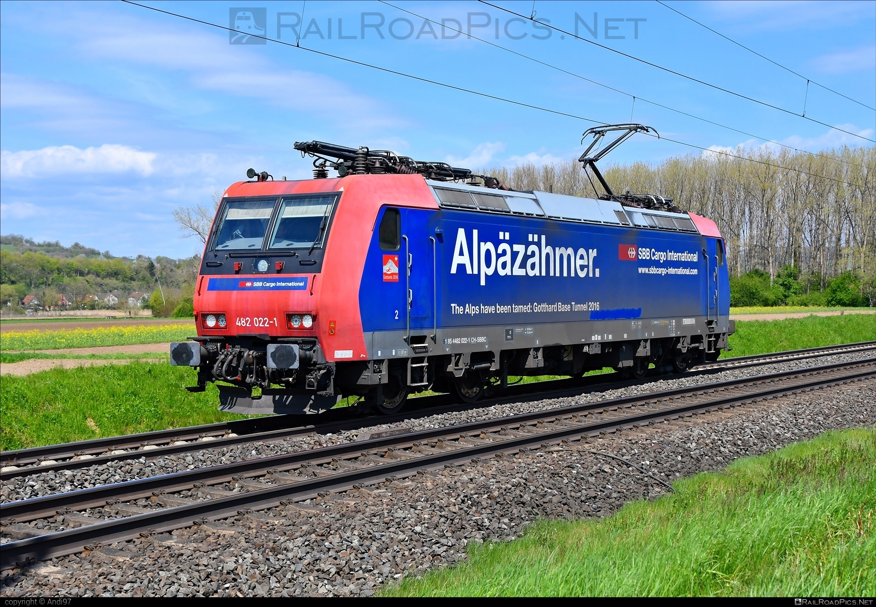 Bombardier TRAXX F140 AC1 - 482 022-1 operated by Schweizerische Bundesbahnen SBB Cargo AG #SchweizerischeBundesbahnen #SchweizerischeBundesbahnenCargo #bombardier #bombardiertraxx #sbb #sbbc #traxx #traxxf140 #traxxf140ac #traxxf140ac1