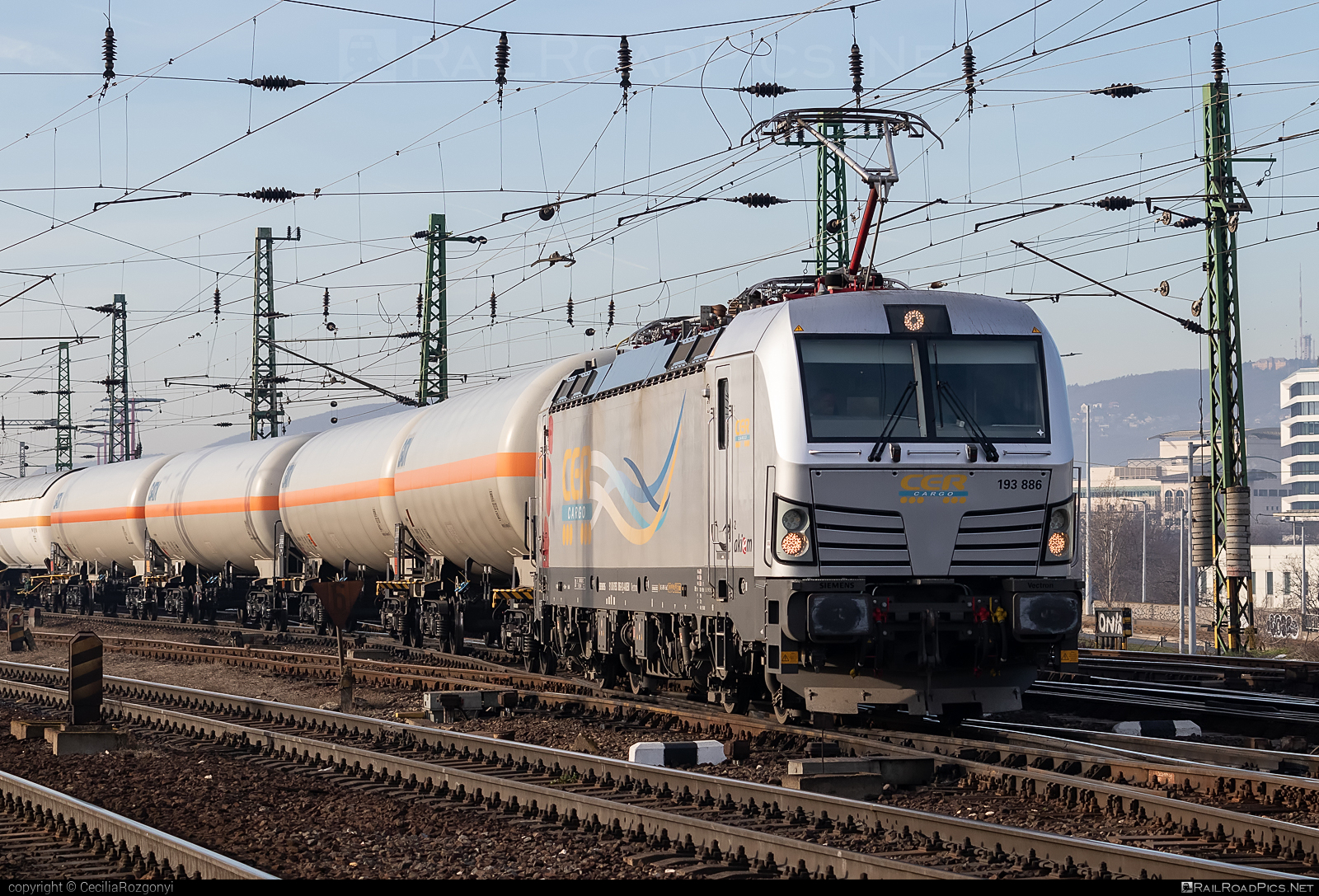 Siemens Vectron MS - 193 886 operated by CER Cargo Holding SE #akiem #akiemsas #cer #cercargoholding #cercargoholdingse #gatx #kesselwagen #siemens #siemensVectron #siemensVectronMS #tankwagon #vectron #vectronMS