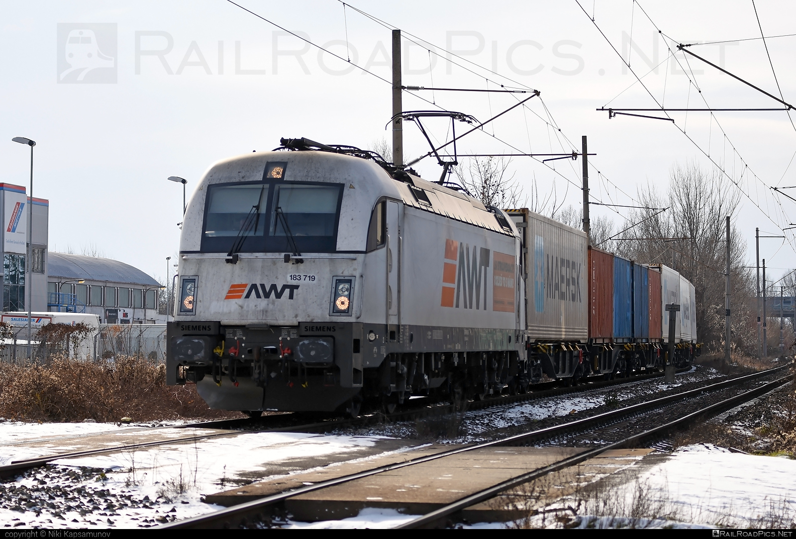 Siemens ES 64 U4 - 183 719 operated by PKP CARGO INTERNATIONAL a.s. #awt #container #es64 #es64u4 #eurosprinter #flatwagon #pkpcargo #pkpcargointernational #pkpcargointernationalas #siemens #siemensEs64 #siemensEs64u4 #siemenstaurus #taurus #tauruslocomotive