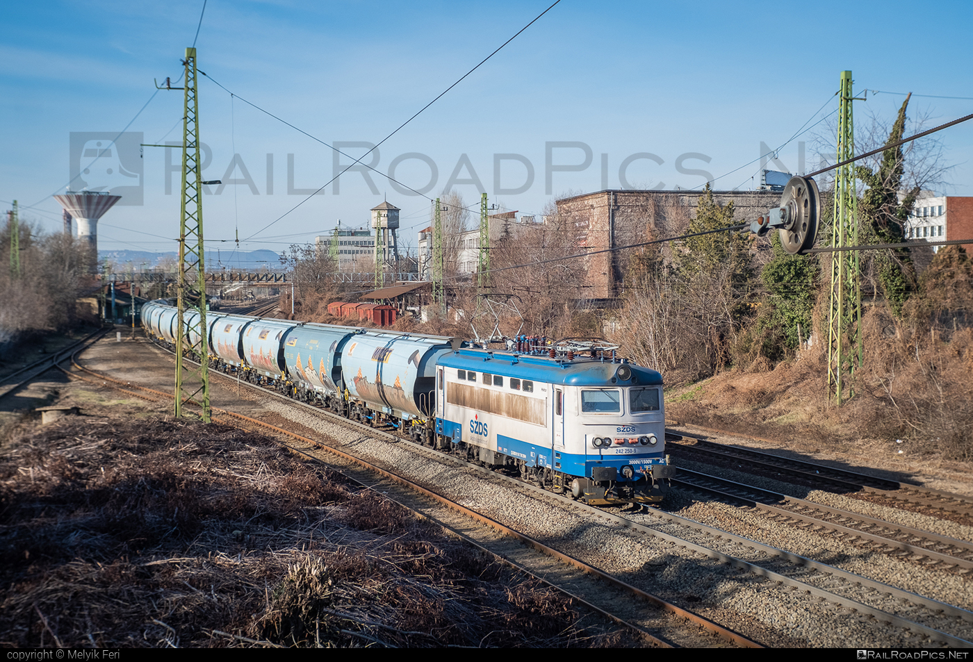Škoda 73E - 242 250-9 operated by I. G. Rail, s. r. o. #hopperwagon #igrail #locomotive242 #millet #mmv #plechac #skoda #skoda73e #szds