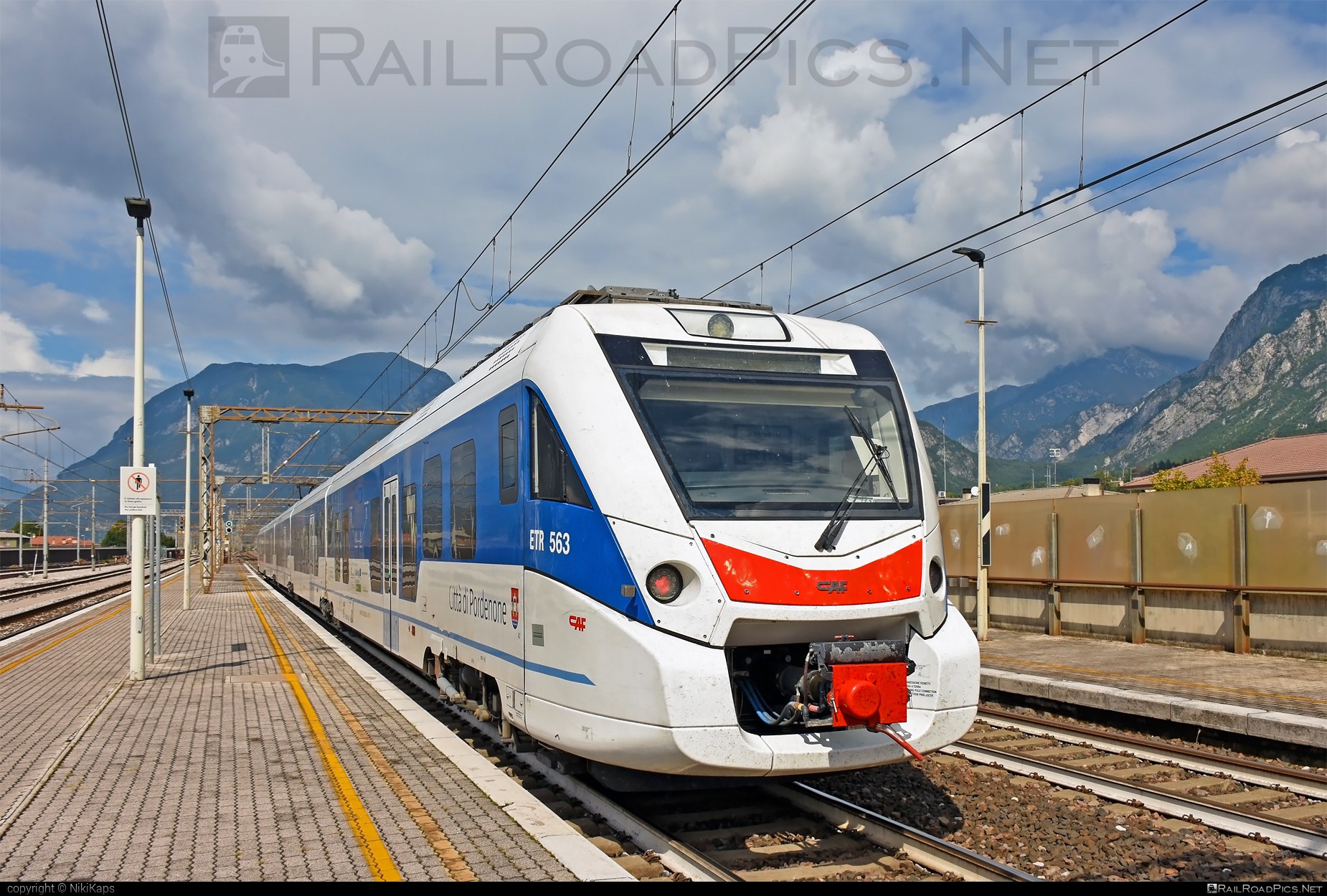 CAF Civity - 563 507-4 operated by Trenitalia S.p.A. #ConstruccionesYAuxiliarDeFerrocarriles #caf #cafCivity #civity #ferroviedellostato #fs #fsitaliane #trenitalia #trenitaliaspa