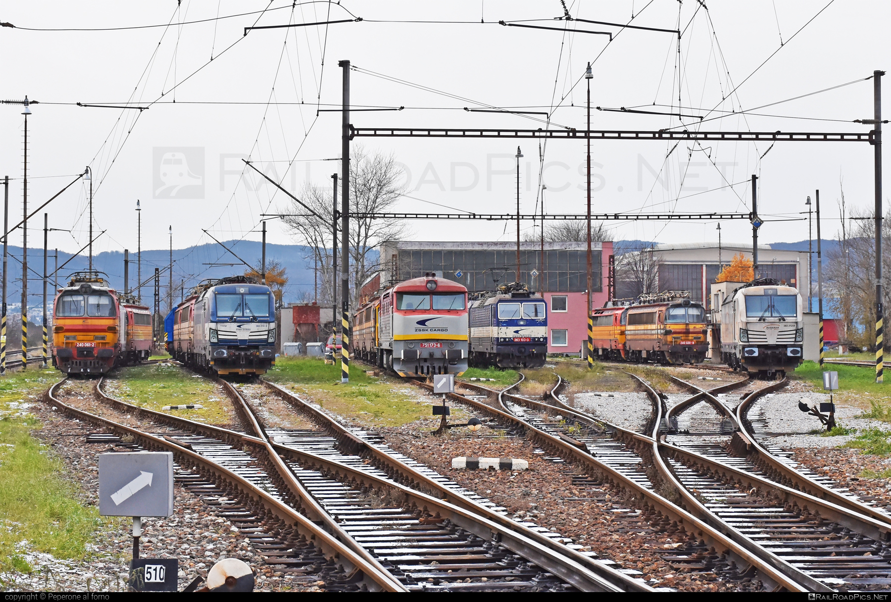 ČKD T 478.1 (751) - 751 173-6 operated by Železničná Spoločnost' Cargo Slovakia a.s. #ZeleznicnaSpolocnostCargoSlovakia #bardotka #ckd #ckd4781 #ckd751 #ckdt4781 #zamracena #zsskcargo