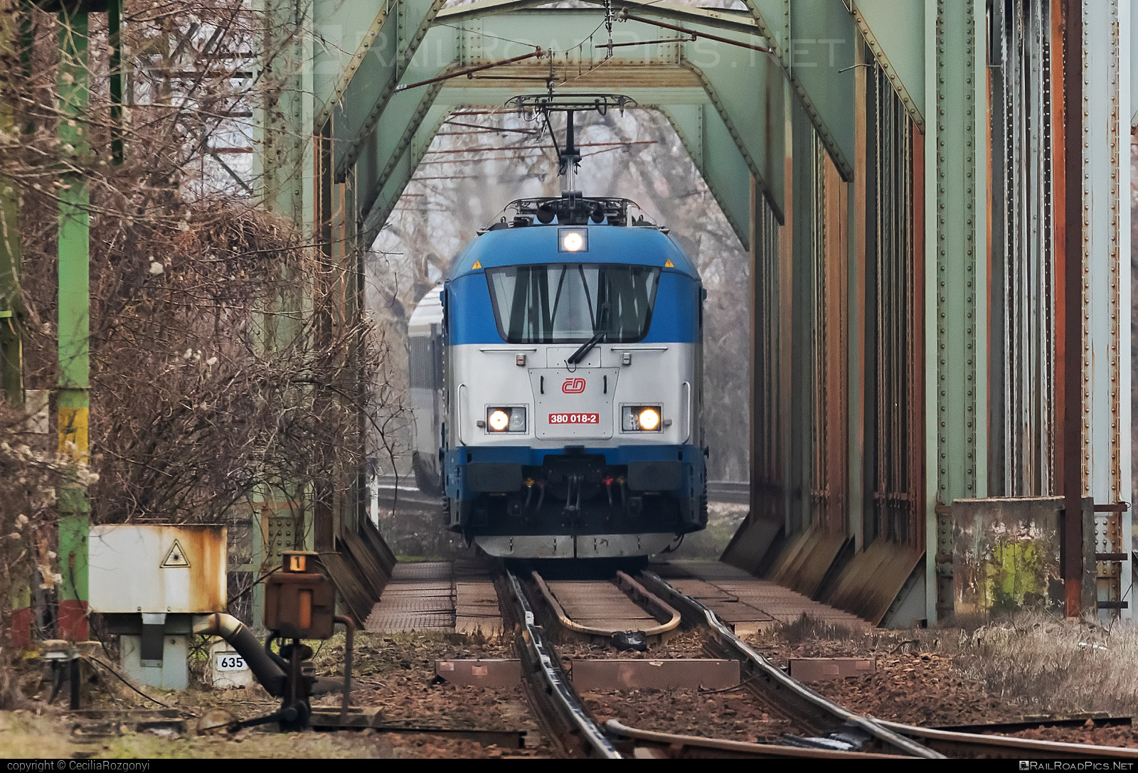 Škoda 109E1 Emil Zátopek - 380 018-2 operated by České dráhy, a.s. #bridge #cd #ceskeDrahy #emilzatopeklocomotive #locomotive380 #skoda #skoda109e #skoda109elocomotive