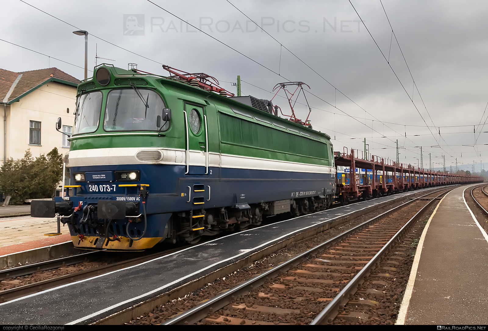 Škoda 47E - 240 073-7 operated by CRS- Continental Rail Services B.V. #carcarrierwagon #crs #laminatka #locomotive240 #skoda #skoda47e #zoszvolen