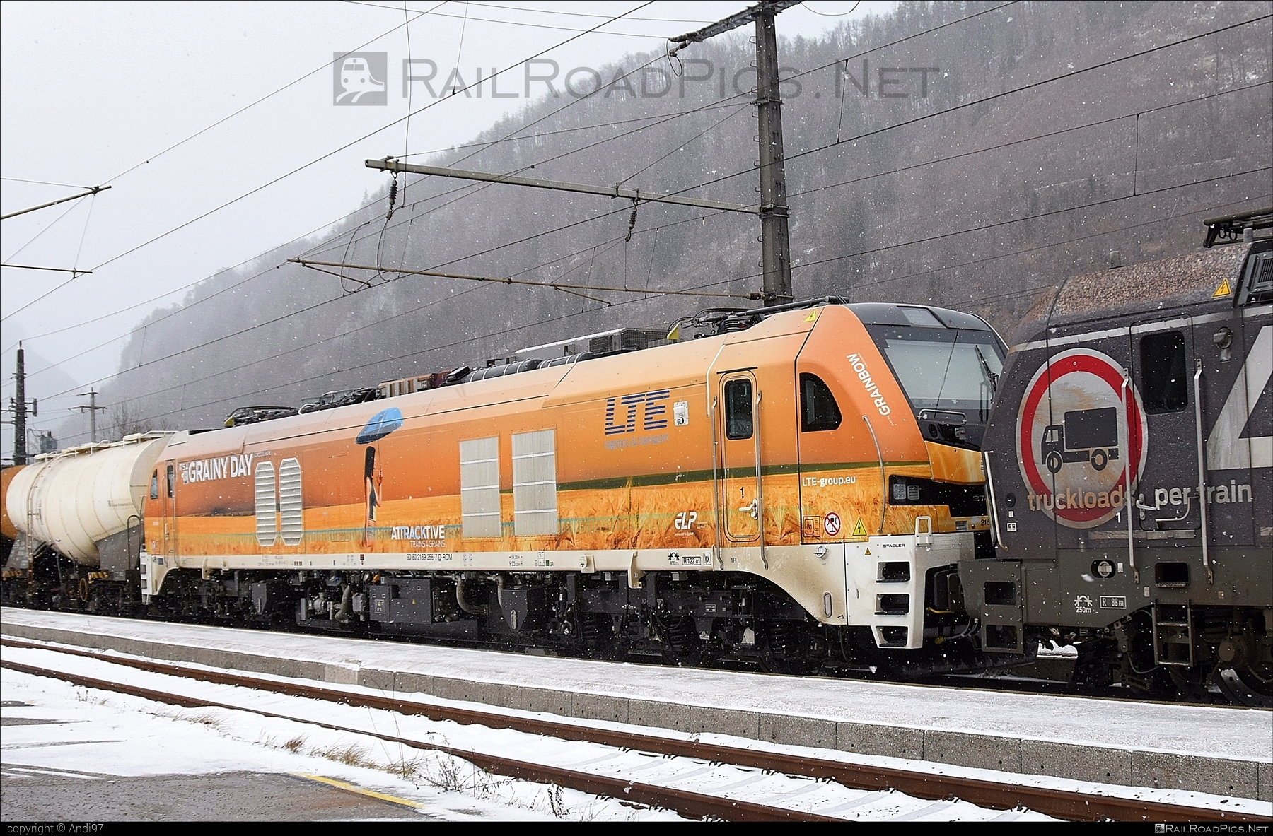 Stadler EURODUAL - 159 256 operated by LTE Austria GmbH #eurodual #lte #lteat #lteaustria #lteaustriagmbh #rcm #rcmRailCareAnd­Management #rcmRailCareAnd­ManagementGmbH #stadler #stadlereurodual #stadlerrail #stadlerrailag