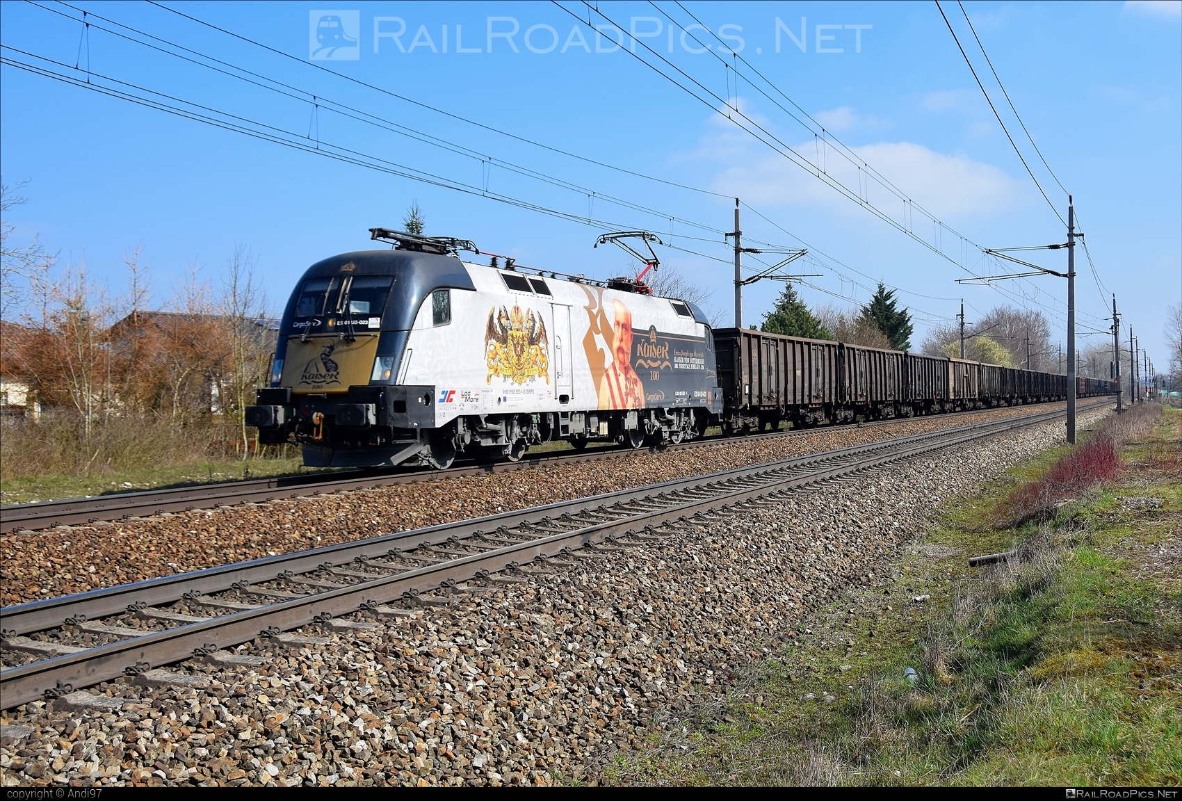 Siemens ES 64 U2 - 182 523-1 operated by CargoServ GmbH #cargoserv #dispolok #es64 #es64u2 #eurosprinter #mitsuirailcapitaleurope #mitsuirailcapitaleuropegmbh #mrce #openwagon #siemens #siemensEs64 #siemensEs64u2 #siemenstaurus #taurus #tauruslocomotive