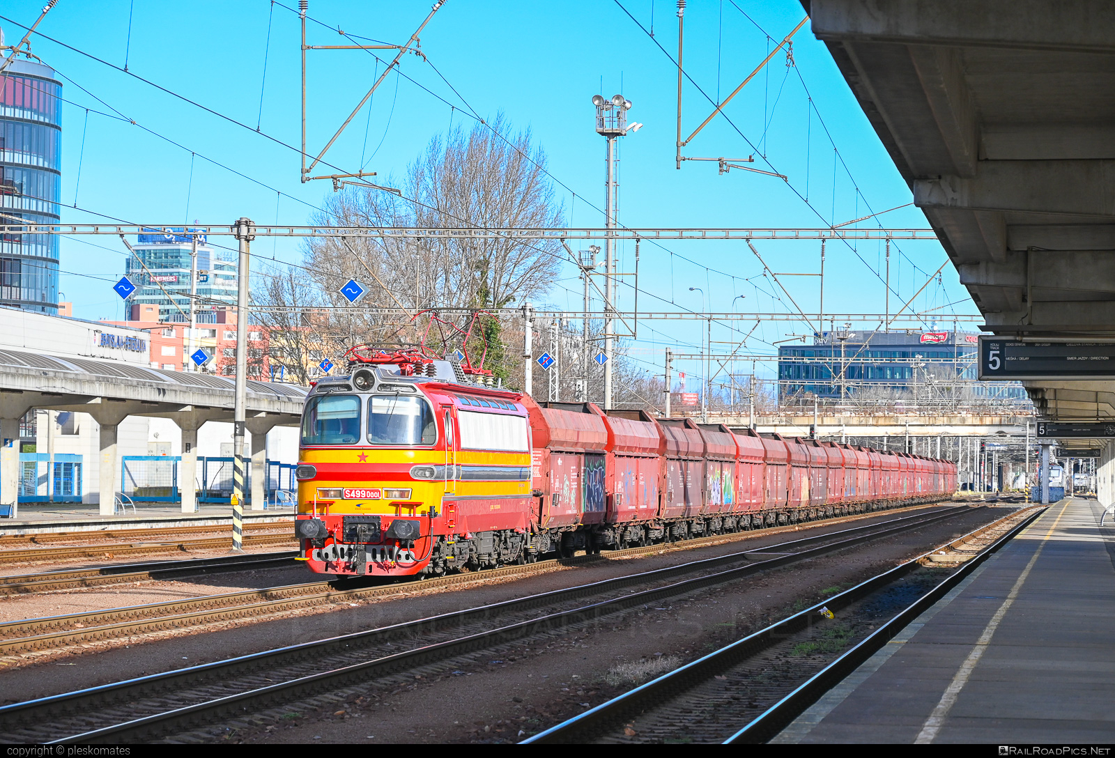 Škoda 47E - S4990001 operated by Železničná Spoločnost' Cargo Slovakia a.s. #ZeleznicnaSpolocnostCargoSlovakia #ZeleznicnaSpolocnostSlovensko #hopperwagon #laminatka #locomotive240 #skoda #skoda47e #zssk #zsskcargo