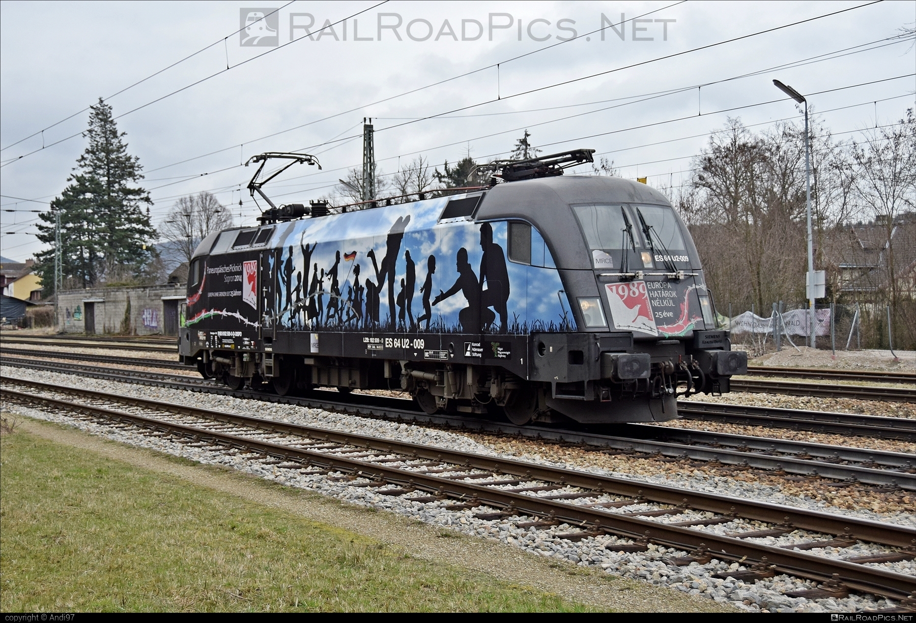 Siemens ES 64 U2 - 182 509-0 operated by Wiener Lokalbahnen Cargo GmbH #dispolok #es64 #es64u2 #eurosprinter #mitsuirailcapitaleurope #mitsuirailcapitaleuropegmbh #mrce #siemens #siemensEs64 #siemensEs64u2 #siemenstaurus #taurus #tauruslocomotive #wienerlokalbahnencargo #wienerlokalbahnencargogmbh #wlc