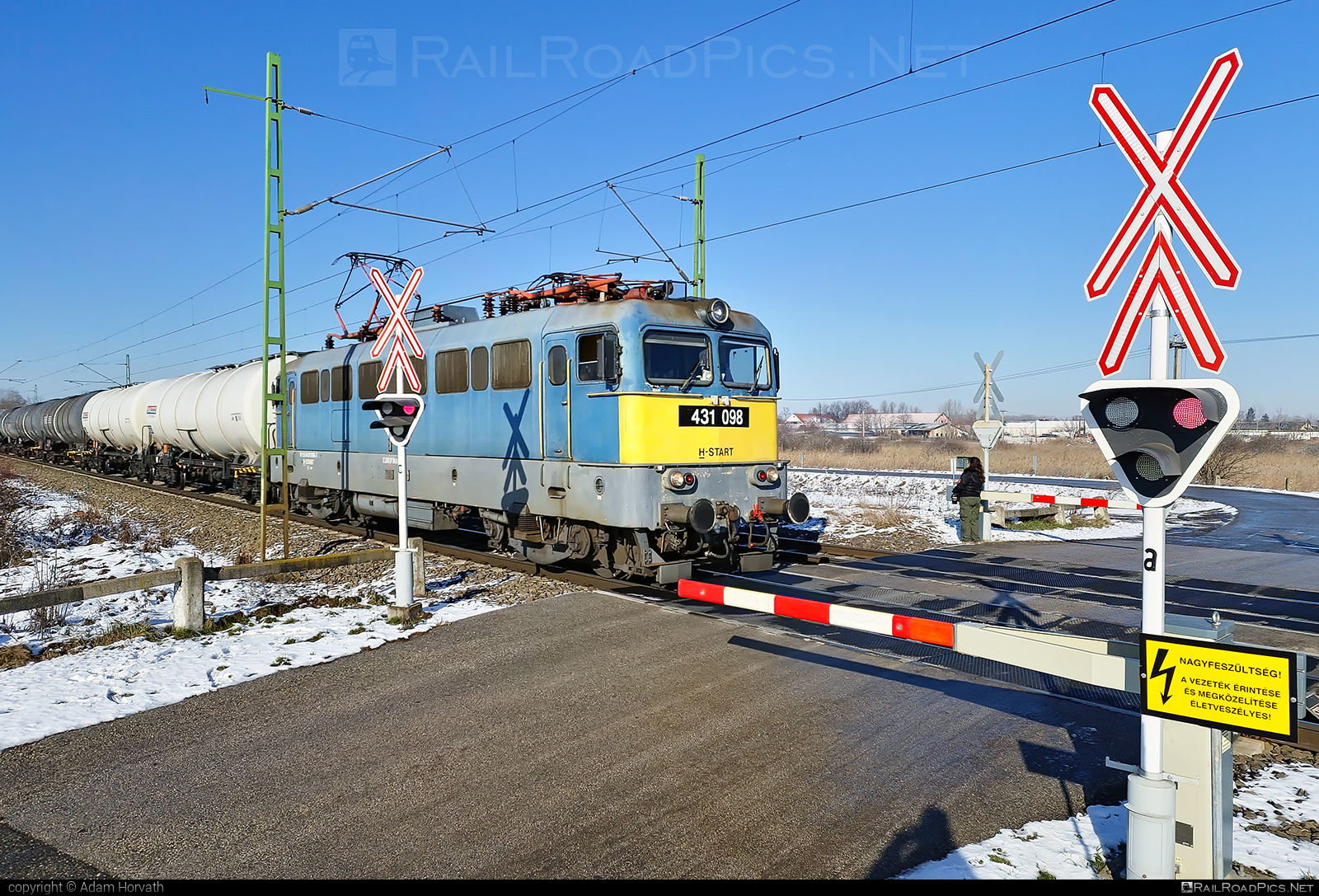 Ganz-MÁVAG VM14-10 - 431 098 operated by MÁV-START ZRt. #ganz43 #ganz431 #ganzmavag #ganzmavag43 #ganzmavag431 #ganzmavagvm1410 #kesselwagen #mav #mavstart #mavstartzrt #tankwagon #v43locomotive
