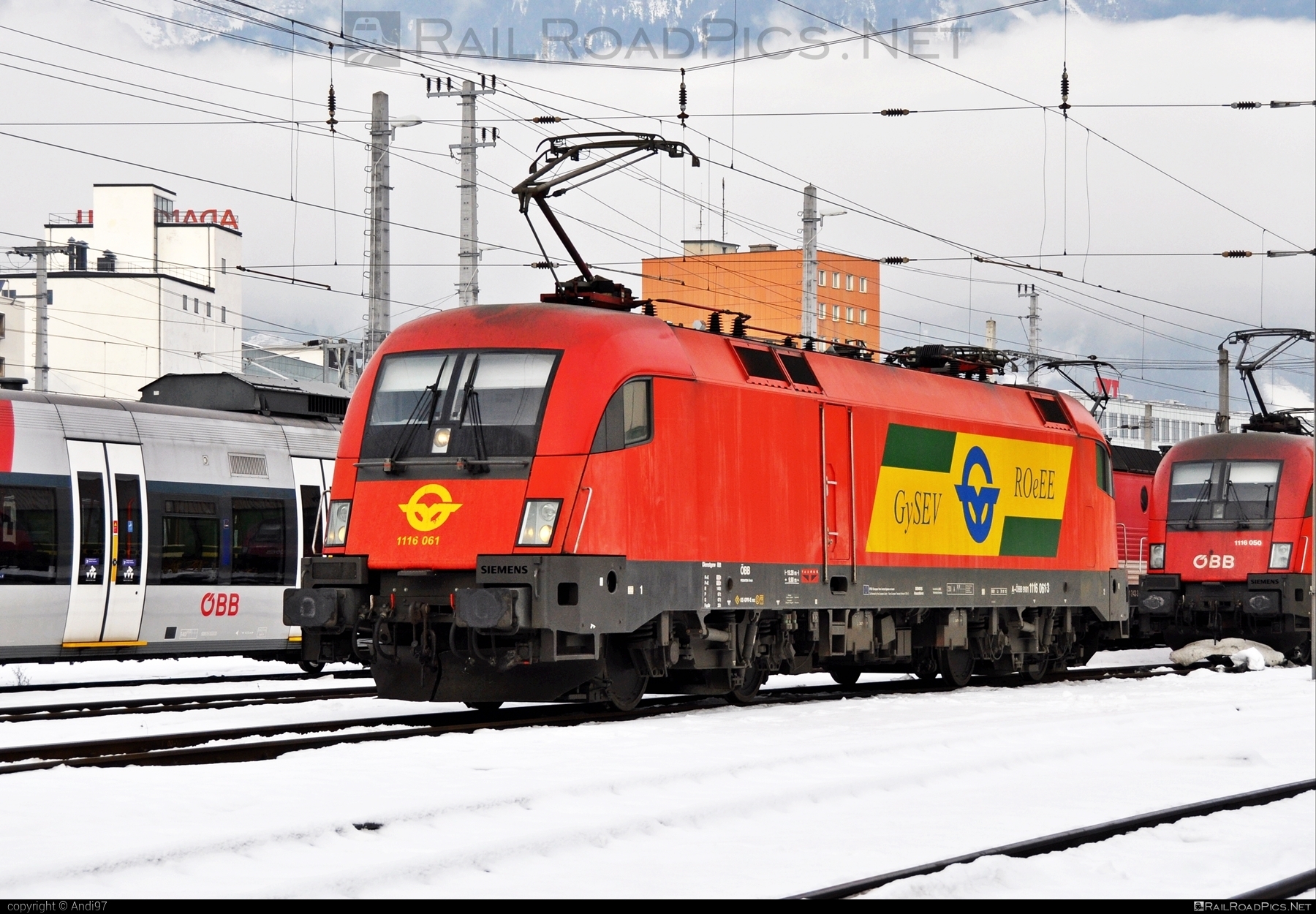 Siemens ES 64 U2 - 1116 061 operated by GYSEV - Györ-Sopron-Ebenfurti Vasut Részvénytarsasag #es64 #es64u2 #eurosprinter #gyorsopronebenfurtivasutreszvenytarsasag #gysev #obb #osterreichischebundesbahnen #siemens #siemensEs64 #siemensEs64u2 #siemenstaurus #taurus #tauruslocomotive