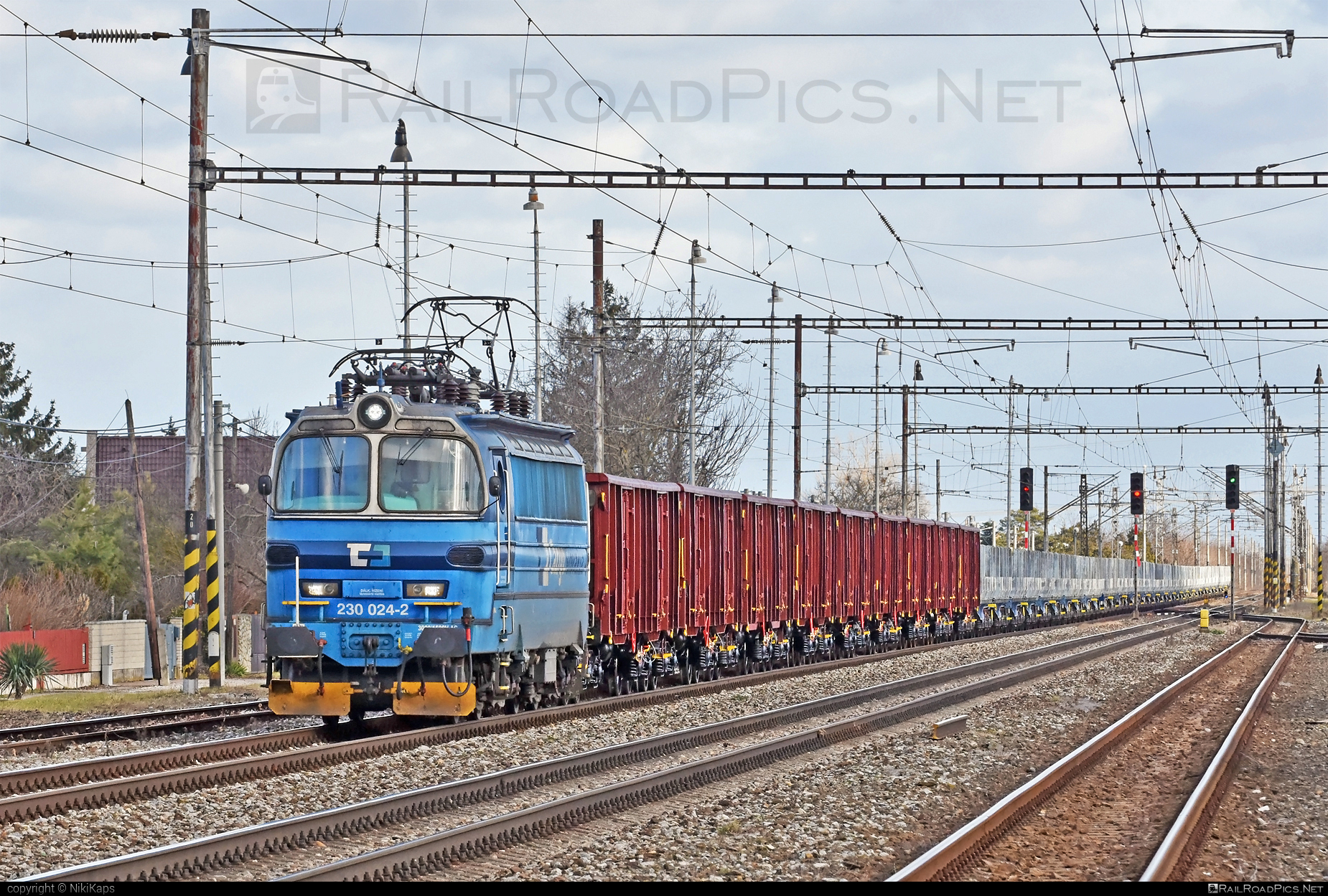 Škoda 47E - 230 024-2 operated by CD Cargo Slovakia, s.r.o. #cdcargoslovakia #cdcsk #laminatka #locomotive240 #mixofcargo #skoda #skoda47e