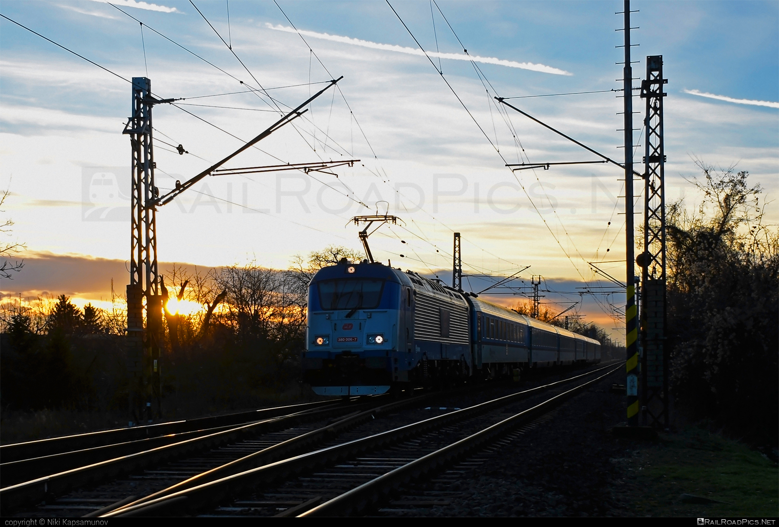 Škoda 109E0 Emil Zátopek - 380 006-7 operated by České dráhy, a.s. #ceskedrahy #emilzatopeklocomotive #locomotive380 #skoda #skoda109e #skoda109elocomotive