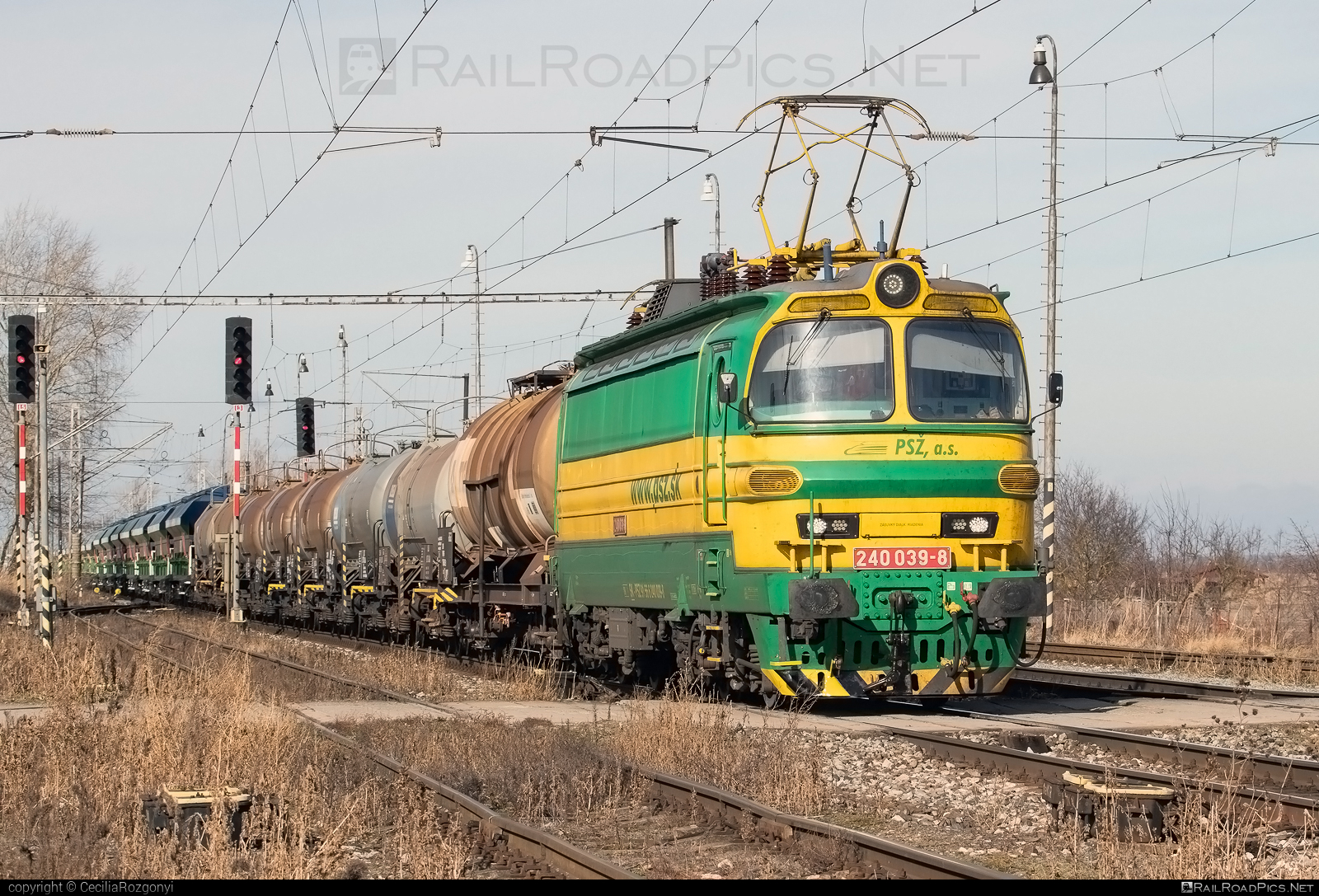 Škoda 47E - 240 039-8 operated by Prvá Slovenská železničná, a.s. #laminatka #locomotive240 #mixofcargo #prvaslovenskazeleznicna #prvaslovenskazeleznicnaas #psz #skoda #skoda47e
