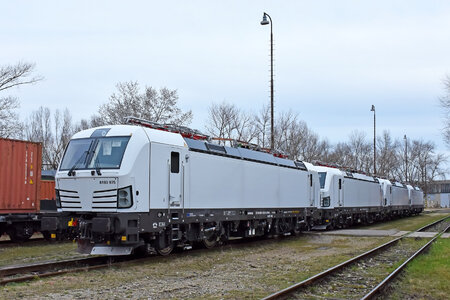 Siemens Vectron MS - 193 975-0 operated by Rolling Stock Lease s.r.o.