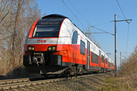 Siemens Desiro ML - 4746 528 operated by Österreichische Bundesbahnen