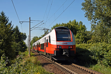Siemens Desiro ML - 4744 027 operated by Österreichische Bundesbahnen