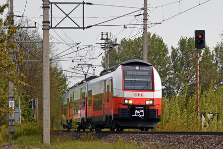 Siemens Desiro ML - 4744 517 operated by Österreichische Bundesbahnen