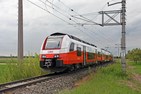 Siemens Desiro ML - 4746 570 operated by Österreichische Bundesbahnen