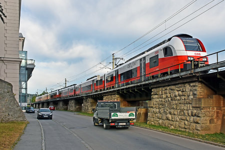 Siemens Desiro ML - 4746 117 operated by Österreichische Bundesbahnen