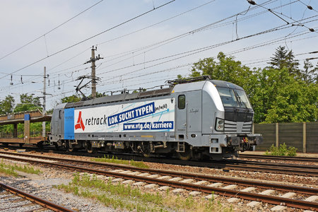Siemens Vectron AC - 193 993-3 operated by Retrack GmbH & Co. KG