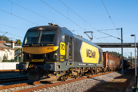 Siemens ES 46 B1-A - 4718 operated by MEDWAY - Operador Ferroviário e Logistico de Mercadorias, SA