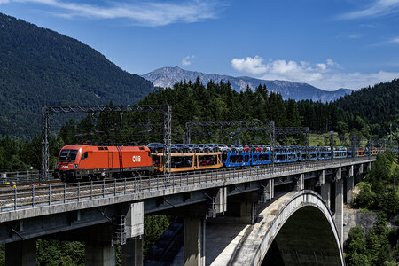 Siemens ES 64 U2 - 1116 140 operated by Rail Cargo Austria AG