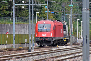 Siemens ES 64 U4 - 1216 142 operated by Rail Cargo Austria AG
