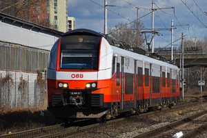 Siemens Desiro ML - 4746 571 operated by Österreichische Bundesbahnen