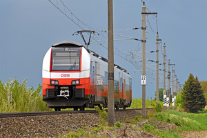 Siemens Desiro ML - 4744 017 operated by Österreichische Bundesbahnen