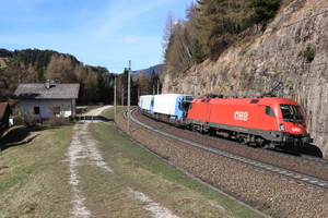 Siemens ES 64 U2 - 1016 019 operated by Rail Cargo Austria AG