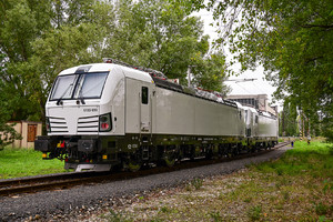 Siemens Vectron MS - 193 690 operated by Unknown