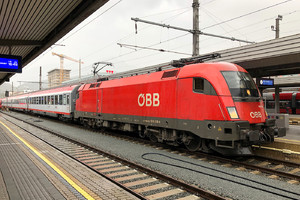 Siemens ES 64 U2 - 1016 018 operated by Österreichische Bundesbahnen