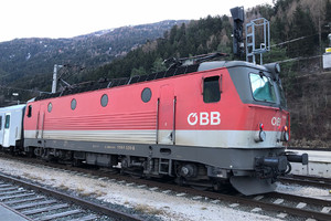 SGP ÖBB Class 1144 - 1144 009 operated by Österreichische Bundesbahnen