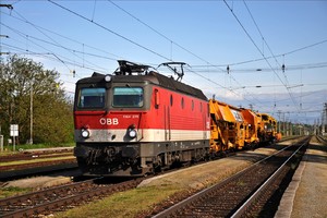 SGP ÖBB Class 1144 - 1144 275 operated by Rail Cargo Austria AG