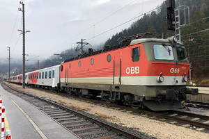 SGP ÖBB Class 1144 - 1144 021 operated by Österreichische Bundesbahnen