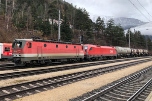 SGP ÖBB Class 1144 - 1144 052 operated by Rail Cargo Austria AG