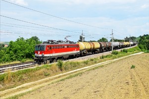 SGP ÖBB Class 1142 - 1142 668-1 operated by Rail Cargo Austria AG