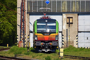 Siemens Vectron MS - 193 580-8 operated by LOKORAIL, a.s.