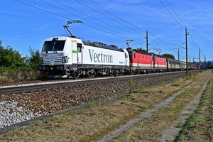 Siemens Vectron AC DPM - 193 930 operated by Rail Cargo Austria AG