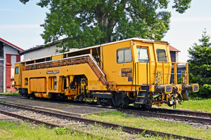 Plasser & Theurer 08-275 UNIMAT-Sprinter - 424 035-0 operated by Železnice Slovenskej Republiky